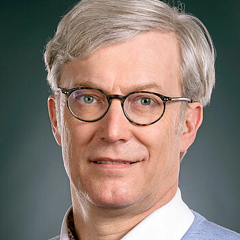 Profilbild von Prof. Dr. Oliver Peters